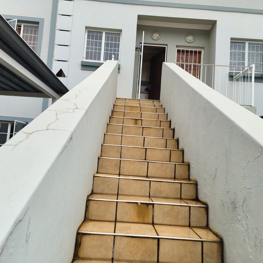 2 Bedroom Property for Sale in Kannoniers Park North West